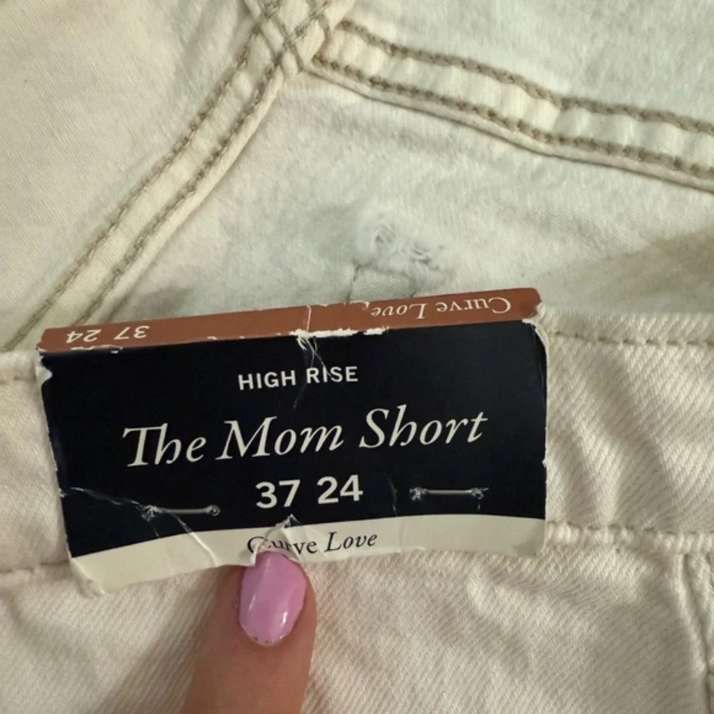NWT Abercrombie & Fitch‎ High Rise Mom Shorts in White - Curve Love 37